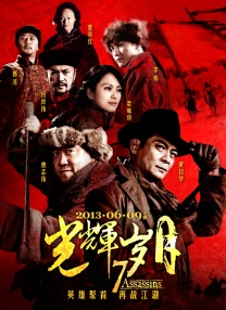 曝时尚大片 撩衣秀迷人肌肉线条 2021-10-11 日前，白敬亭合作《时尚芭莎》拍摄了一组海边踏浪主题的时尚大片。